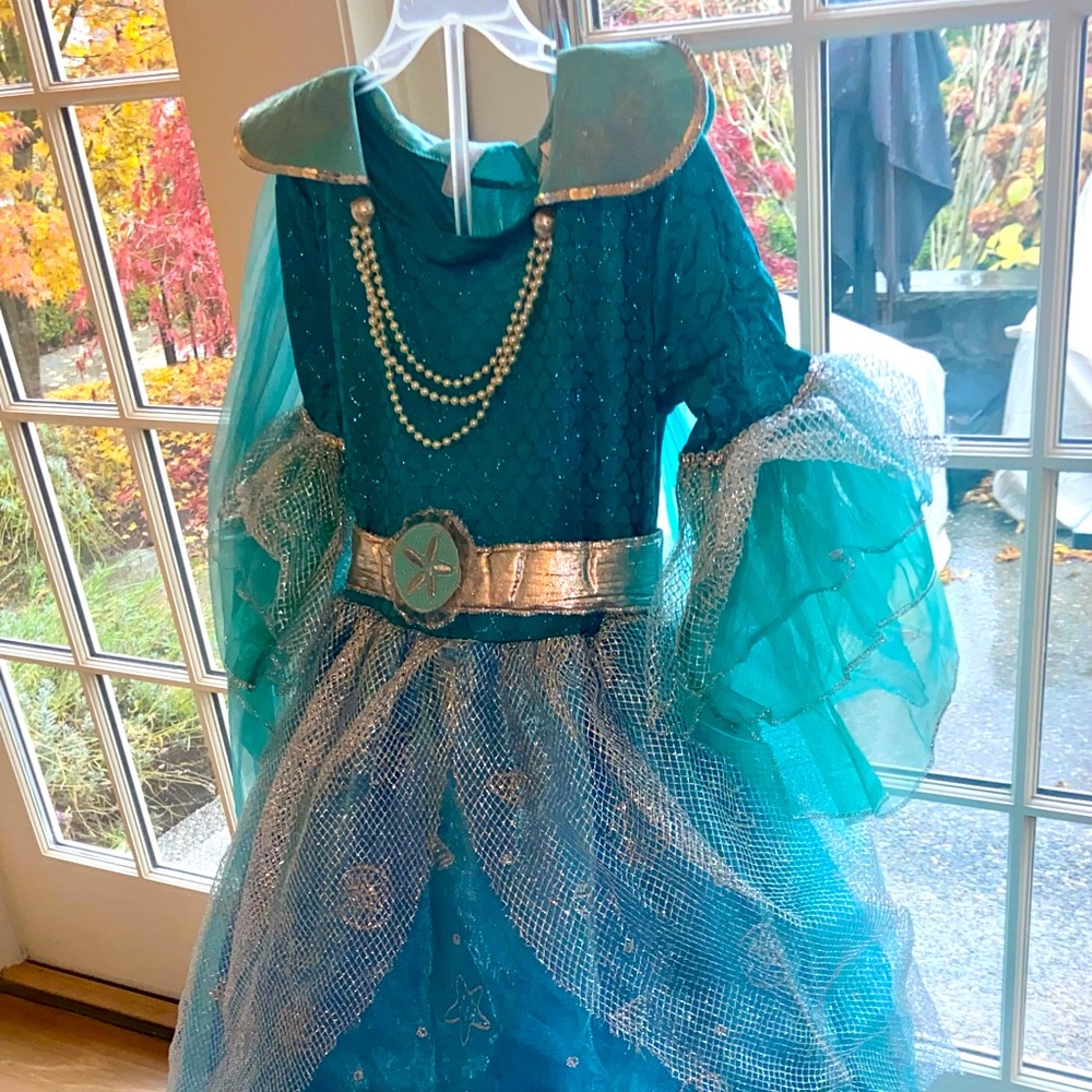 high quality mermaid Ariel princess dress costume for 8-10. Only worn once.